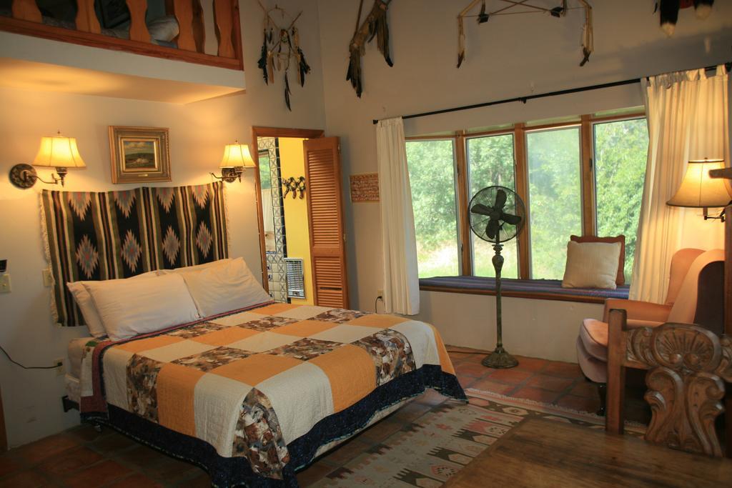 Spirit Tree Inn B&B Patagonia エクステリア 写真